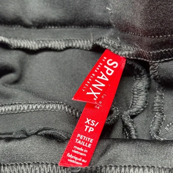 SPANX Women’s Capris 22” Black Pants Size XS - Picture 2 of 6